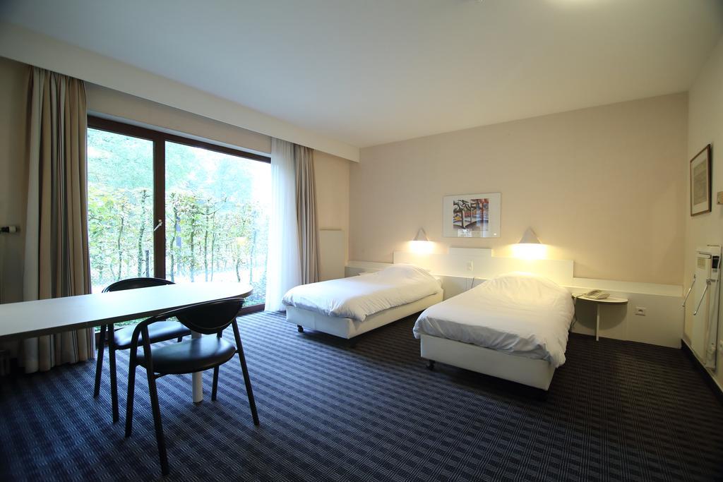 Priorij Corsendonk Hotel Oud-Turnhout ภายนอก รูปภาพ