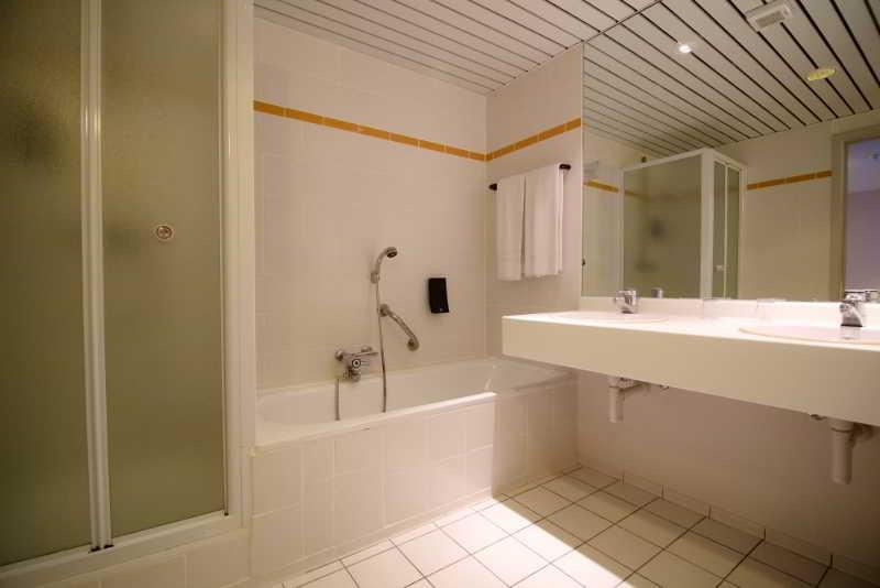 Priorij Corsendonk Hotel Oud-Turnhout ภายนอก รูปภาพ