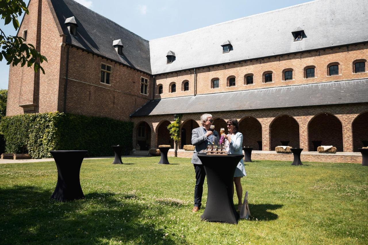 Priorij Corsendonk Hotel Oud-Turnhout ภายนอก รูปภาพ