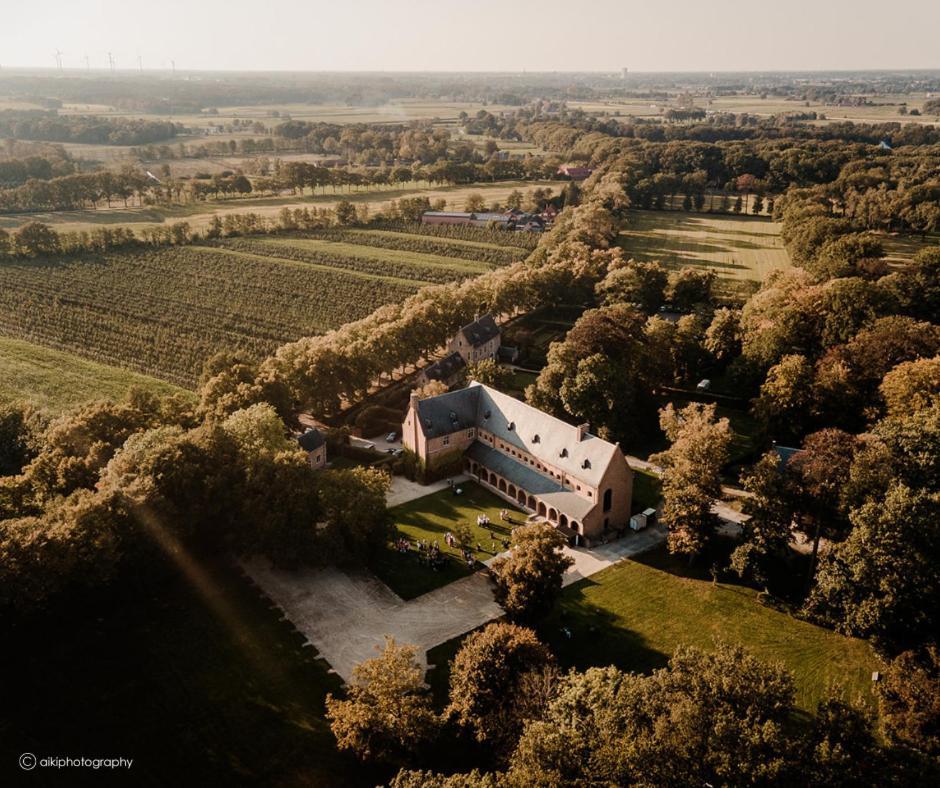 Priorij Corsendonk Hotel Oud-Turnhout ภายนอก รูปภาพ