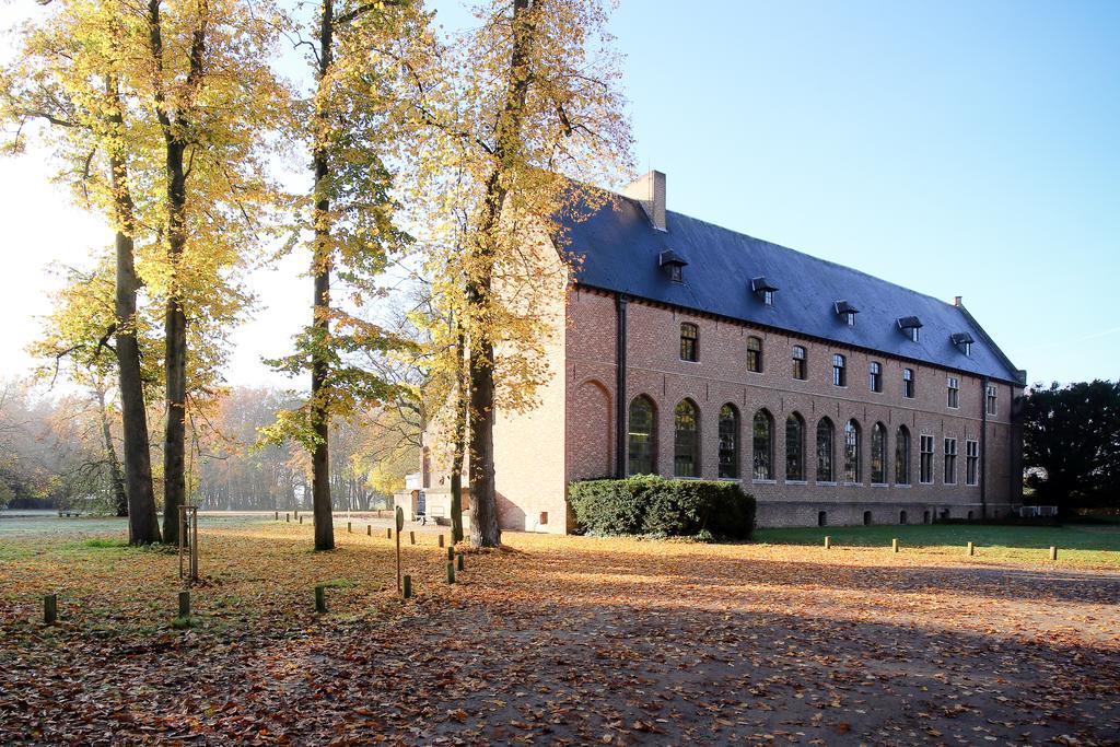 Priorij Corsendonk Hotel Oud-Turnhout ภายนอก รูปภาพ