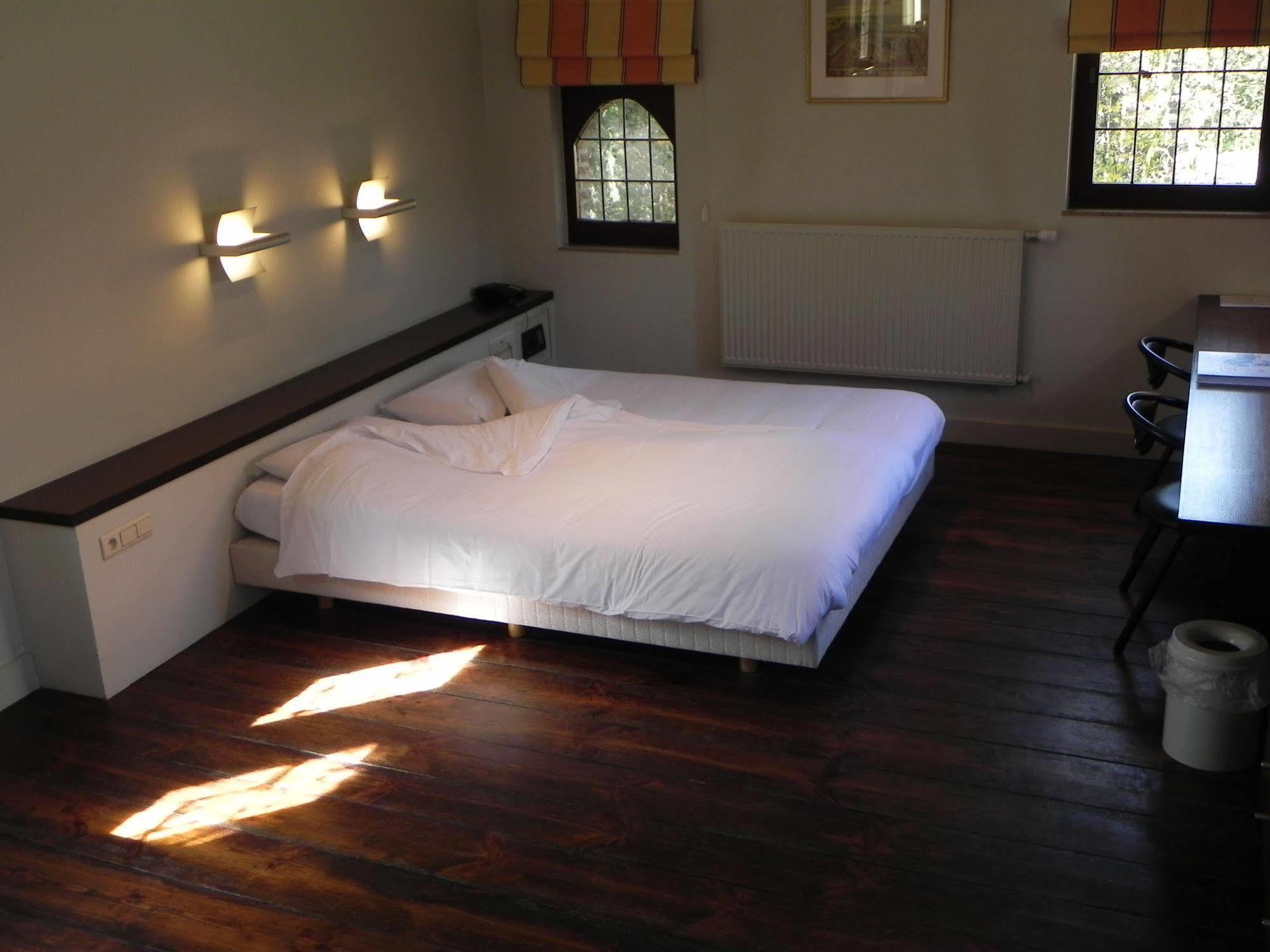 Priorij Corsendonk Hotel Oud-Turnhout ภายนอก รูปภาพ