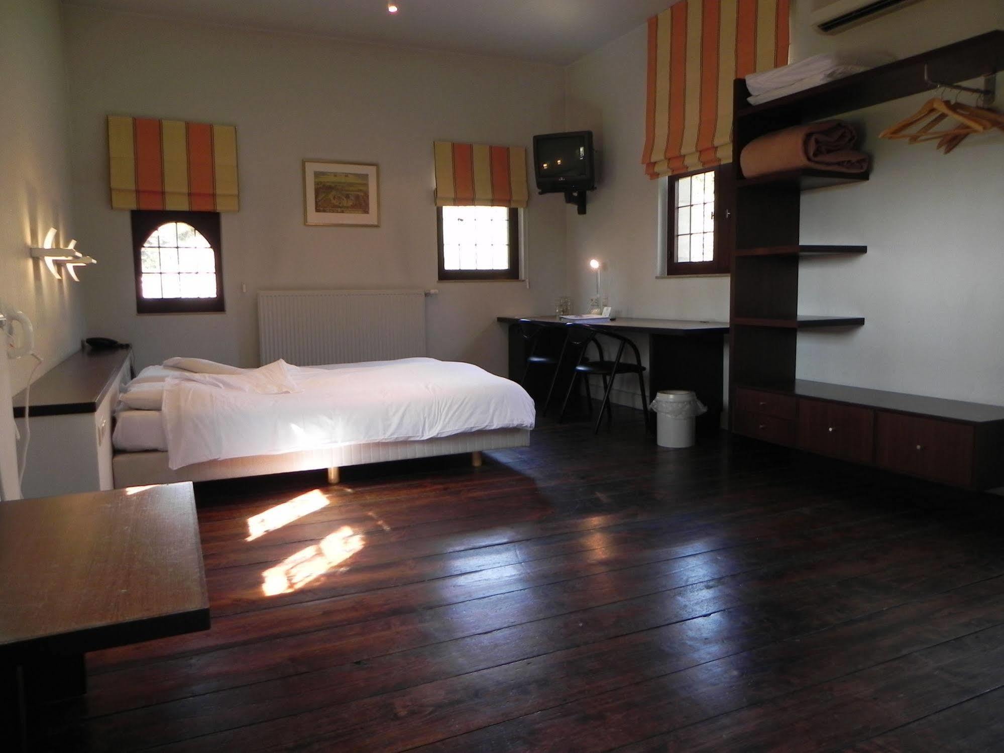 Priorij Corsendonk Hotel Oud-Turnhout ภายนอก รูปภาพ
