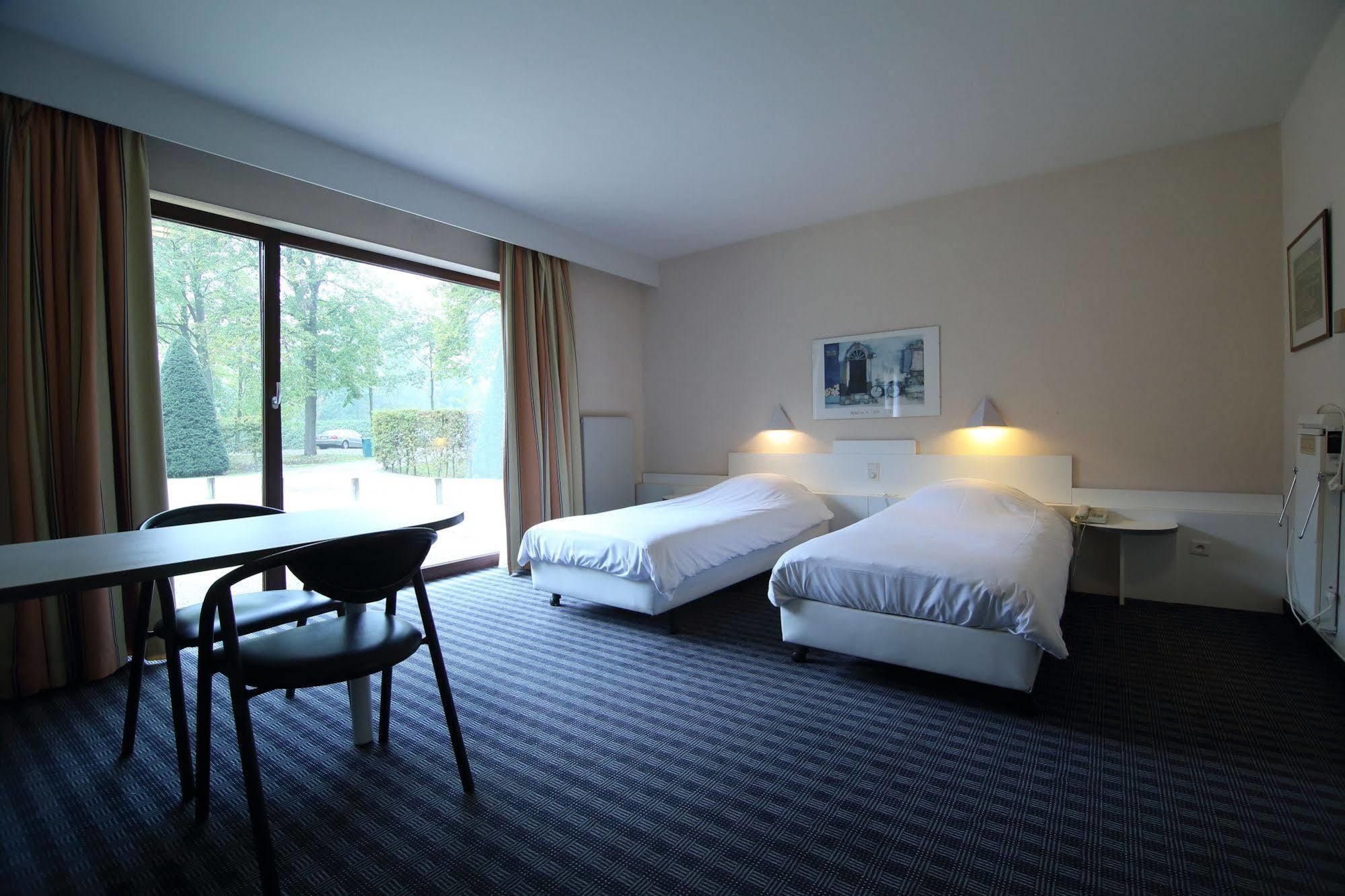 Priorij Corsendonk Hotel Oud-Turnhout ภายนอก รูปภาพ