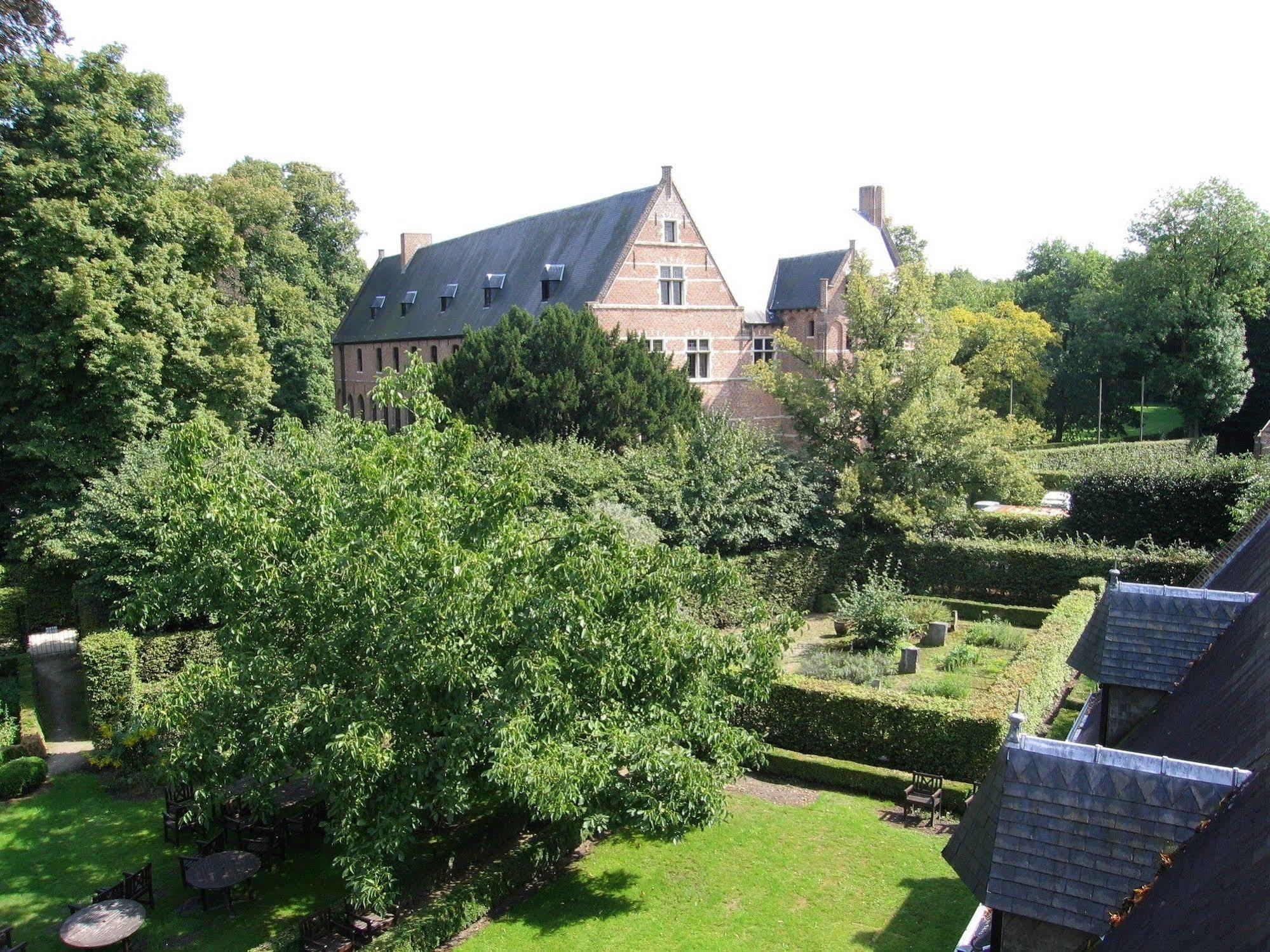 Priorij Corsendonk Hotel Oud-Turnhout ภายนอก รูปภาพ