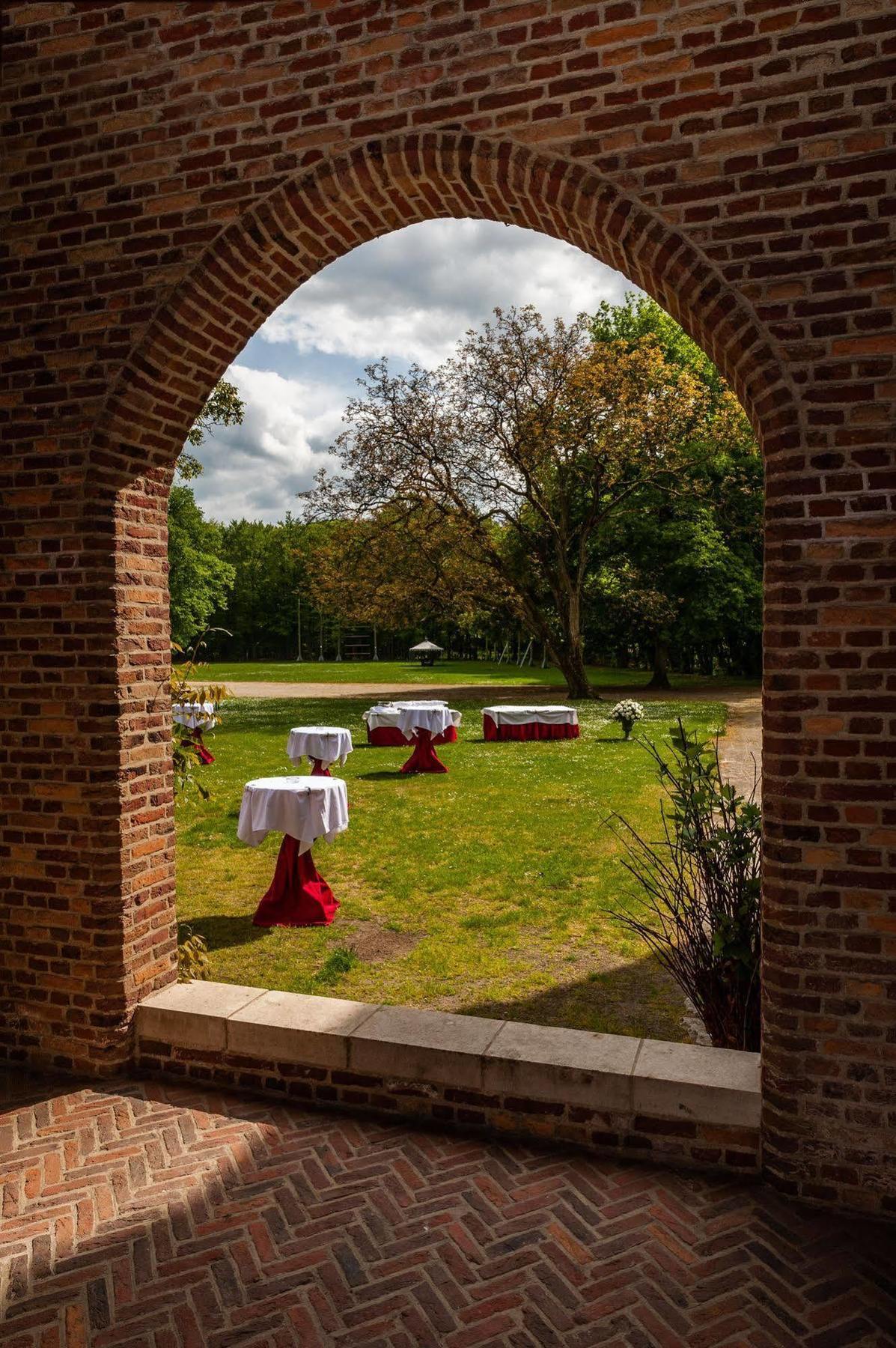 Priorij Corsendonk Hotel Oud-Turnhout ภายนอก รูปภาพ